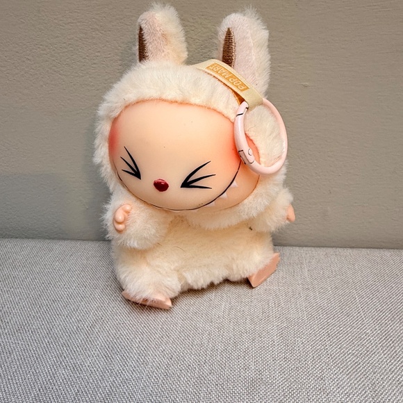 Pop Mart The Monsters - Have a Seat Labubu Sisi plush figure keychain - Picture 11 of 12